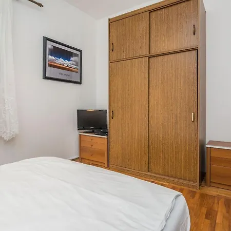 Napros Apartment *